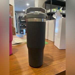 Unbranded gray 30oz tumbler